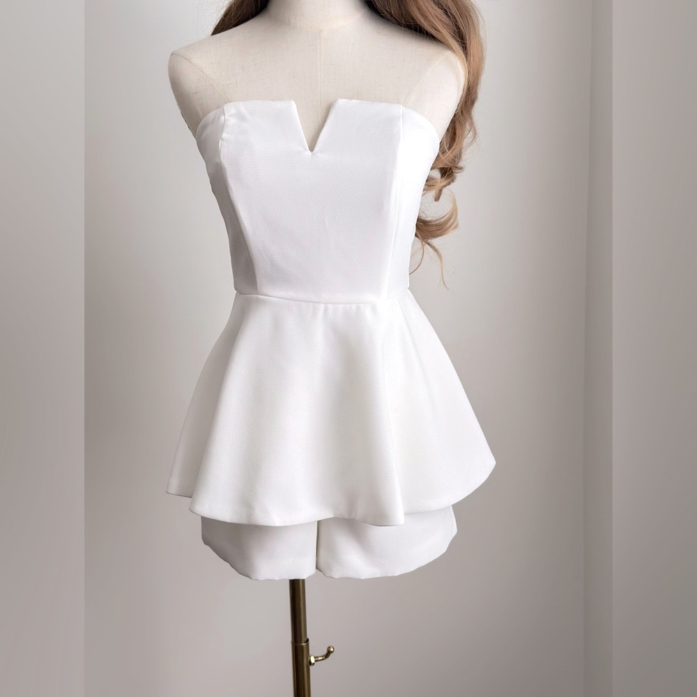 DO+ BE Off-white strapless peplum romper, size small. New w/tags